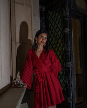 Load image into Gallery viewer, Belle