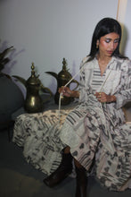 Load image into Gallery viewer, Greige