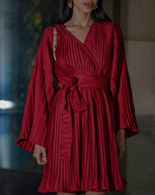 Load image into Gallery viewer, Belle