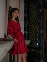 Load image into Gallery viewer, Belle