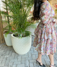 Load image into Gallery viewer, Ruffle (Pink)
